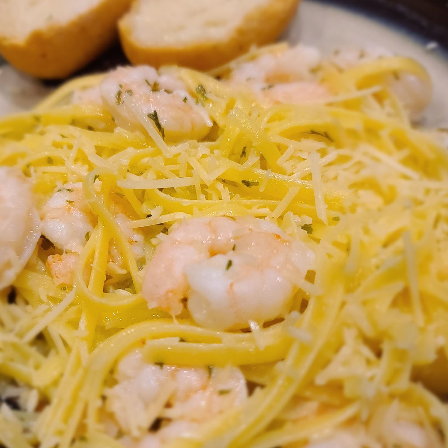 Plate of pasta with Low FODMSP Garlic shrimp scampi
